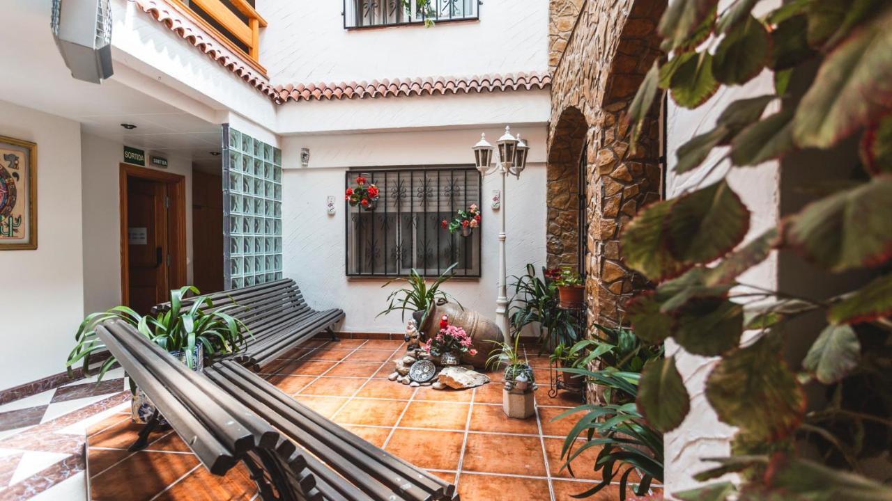 Agusti Hostal Sant Carles De La Rapita Exterior photo