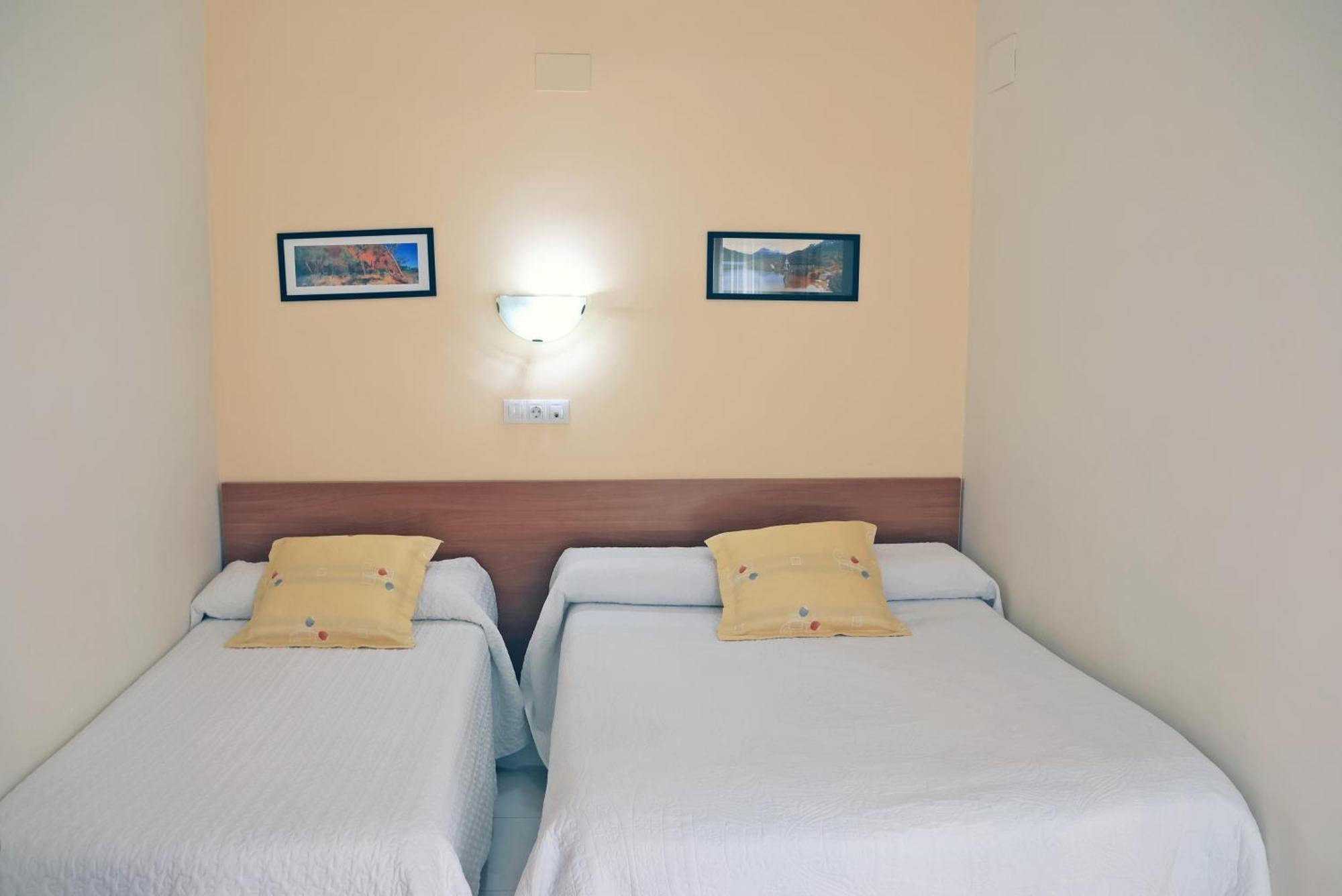 Agusti Hostal Sant Carles De La Rapita Exterior photo